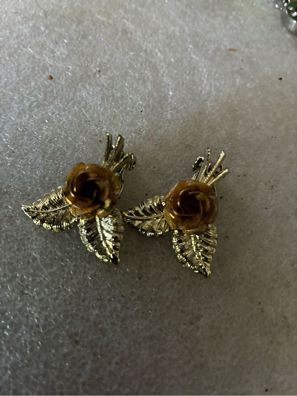 Gold Floral Rose Leaf Earrings -